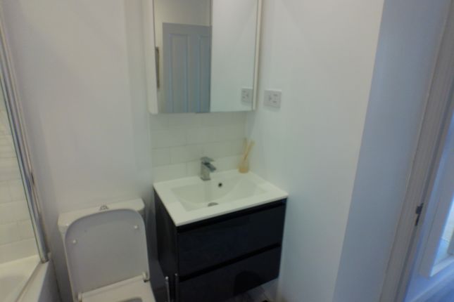 6, ARUNDEL COURT, LADBROOKE GROVE photo 5