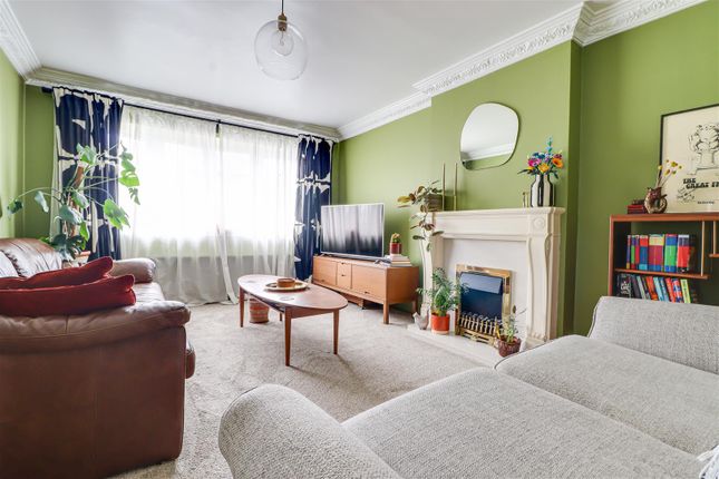 19, Meadway, Canvey Island photo 3