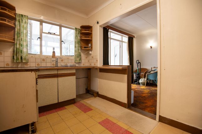 74 Eastfield Road, Wellingborough photo 4