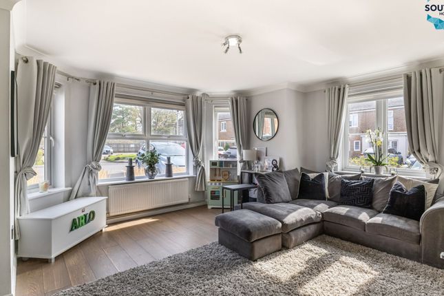 39 - 44 Halton Road, Kenley, Surrey photo 4