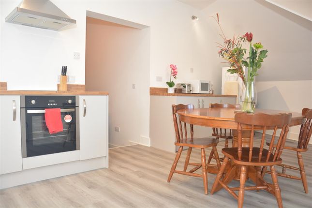 2-bed flat on Biddicks Court, St. Austell, £1,200/mo