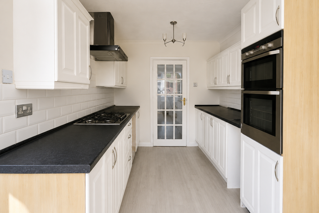 130, Betterton Road, Rainham photo 4