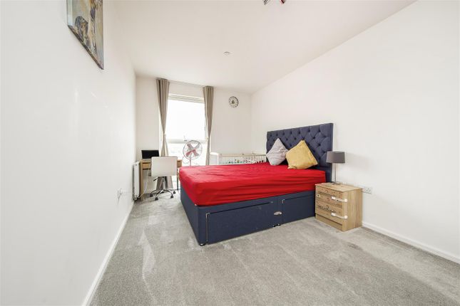 Flat for sale in Selbourne Avenue, Hounslow