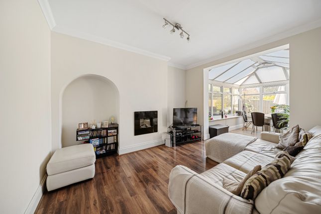 134, Domonic Drive, London photo 3