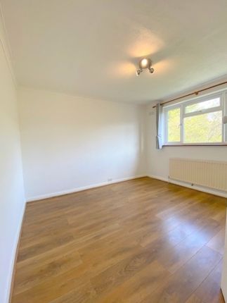 Maisonette to rent in Windsor Close, Northwood, Greater London