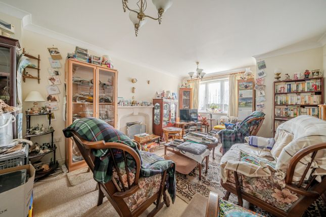 64, Megson Drive, Hampshire photo 2