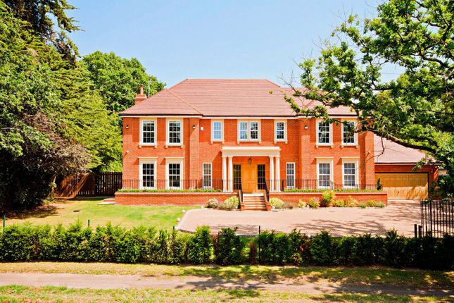 Thumbnail Detached house for sale in London Road, Rickmansworth