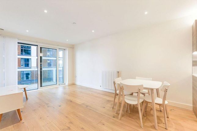 Flat 401, Deveraux House, Duke Of Wellington Avenue, London photo 3