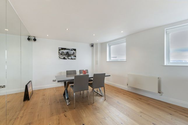 Apartment 99, Elizabeth Court, 1, Palgrave Gardens, London photo 3