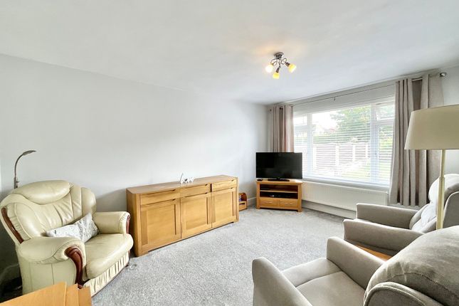 22 Derwent Drive, Stoke-On-Trent photo 3