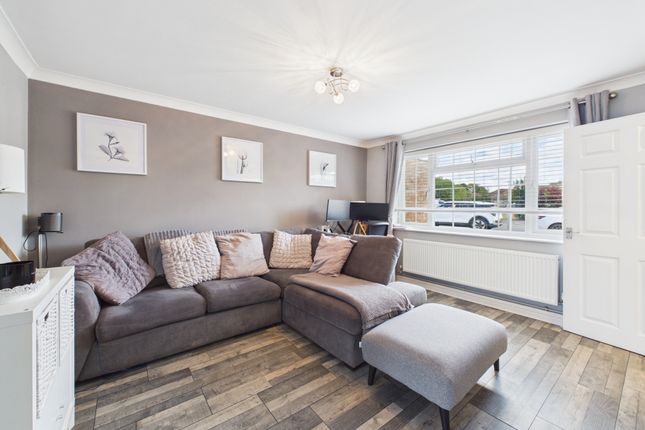 14 Elder Way, High Wycombe photo 4
