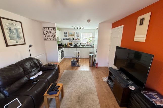 3 Bank Avenue, Dunstable, Bedfordshire photo 2