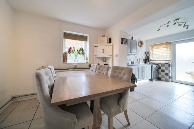 35, Methuen Avenue, Melksham photo 3
