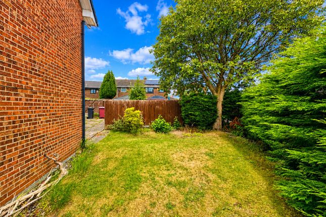 11 Roscoes Court, Bolton photo 4