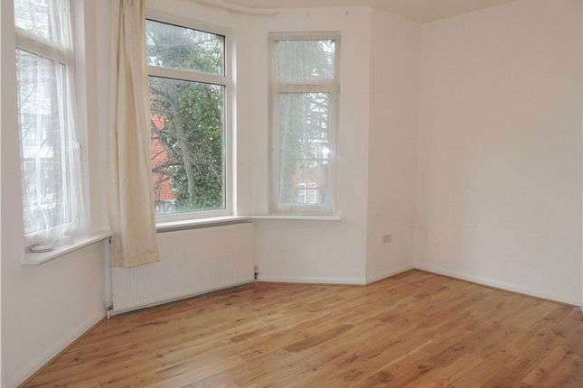 Flat to rent in Park Lane, Croydon