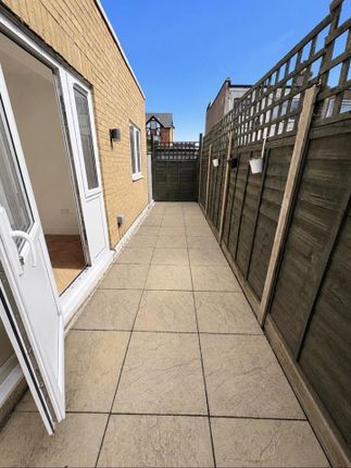 Hampton Hill, High Street photo 5