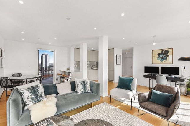 Flat for sale in Mapleton Crescent, London