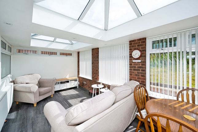 33, Thornham Crescent, Nottingham photo 2