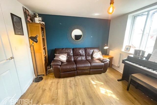 38, Brambling Way, Gloucester photo 5