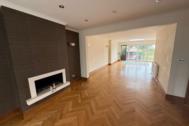 2, Beverley Gardens, WEMBLEY photo 3