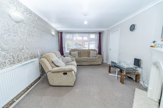 24, Oriel Drive, Syston, Leicester photo 5