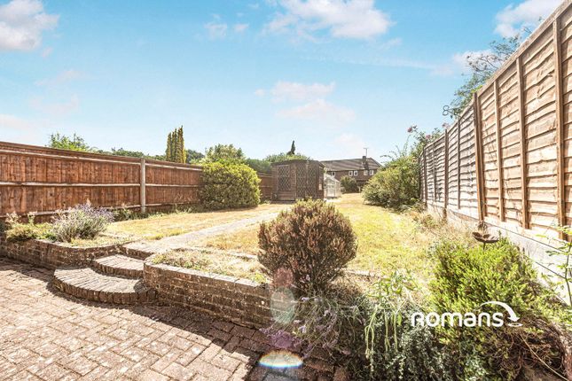 6, Redhatch Drive, Reading photo 2