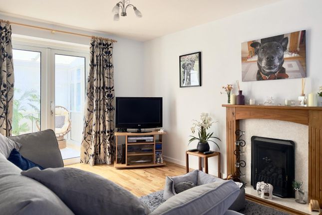 25, Willow Close, Penarth photo 2
