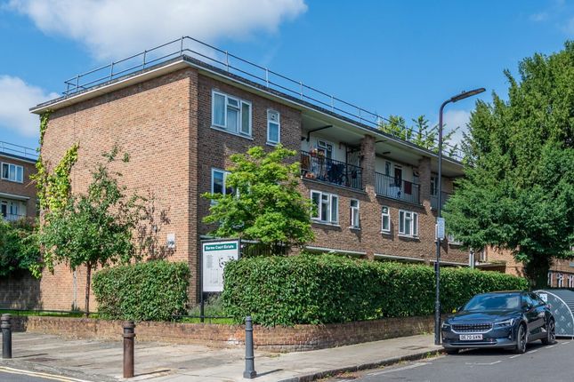 Thumbnail Flat for sale in Clissold Crescent, London