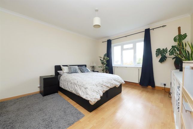 Flat for sale in Merrion Avenue, Stanmore