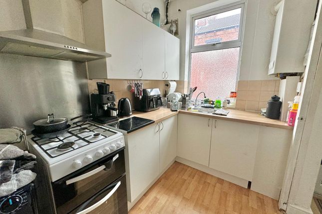 6, Woodview Terrace, Leeds photo 4