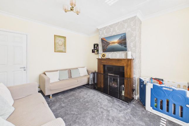 8, Vicarage Road, Bradford photo 3