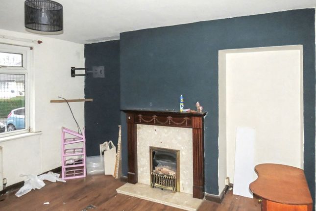 18, Benbow Avenue, Bradford photo 3