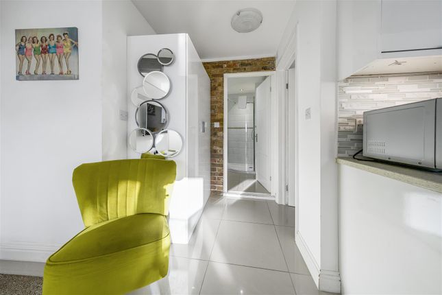 Flat for sale in Charles Street, Windsor