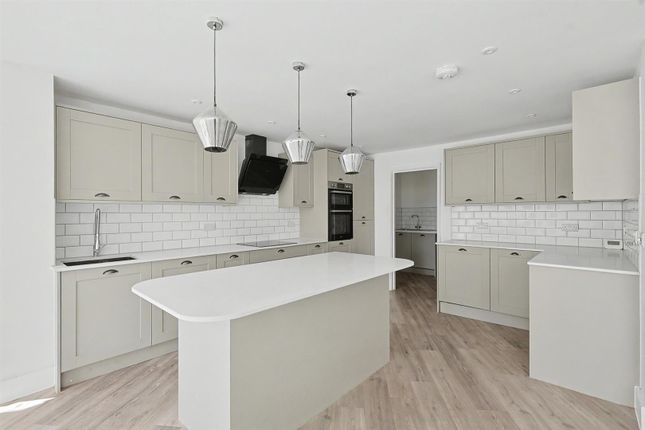 6, Park Gardens, Hockley photo 4