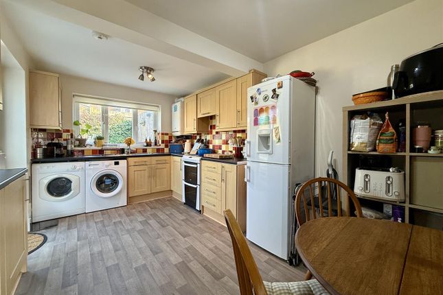 27, Peaseditch, Brixham photo 3