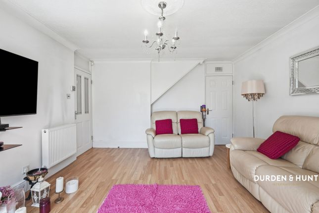 45 Monksgrove, Loughton photo 3