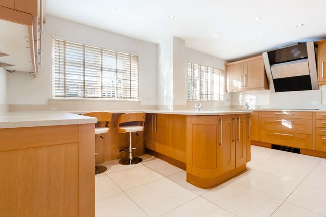 4 Batchelor Way, Uckfield photo 4