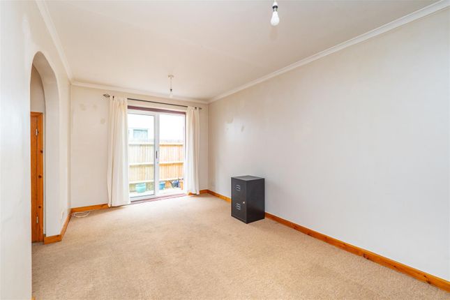 Thumbnail Terraced house for sale in Victoria Road, Sutton
