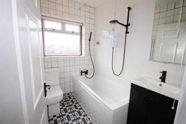 69, Icknield Way, Luton photo 3