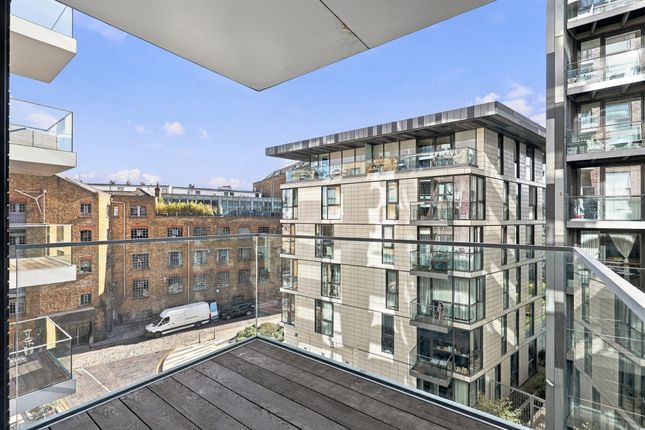 Flat 309, London photo 2