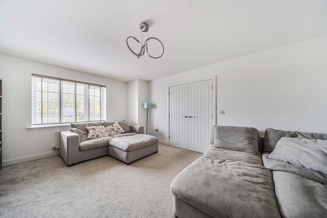 3, Dillmount Drive, Surrey photo 2