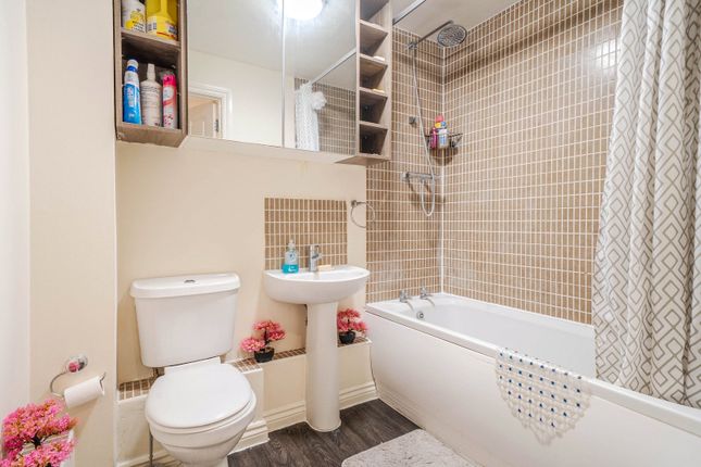 111, Kiln Way, Bedfordshire photo 4