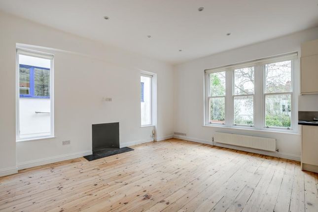 Flat to rent in Stanhope Road, Highgate