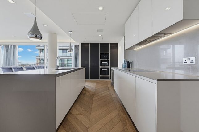 OFM41 Sandringham House,, Earls Way, London photo 3