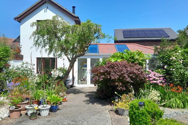 2-bed detached on Rosedene, Market Place, Lowestoft, £300,000