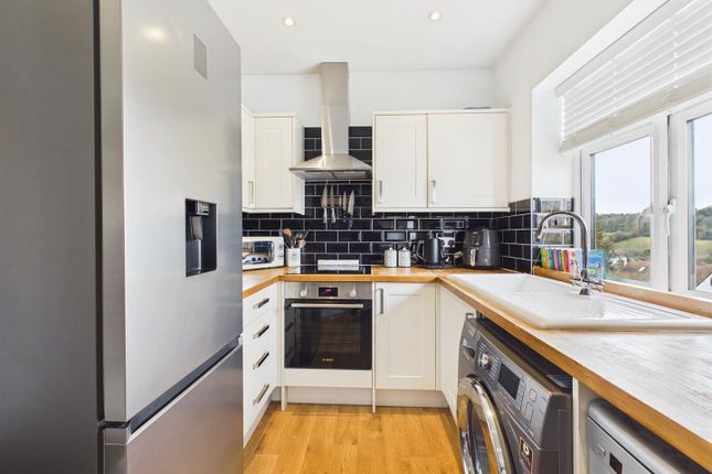 Flat 5, 60, Downs Road, Coulsdon photo 4