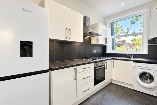 109 Bruce Grove, London photo 4