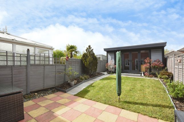 38, Victoria Road, Haverhill photo 3