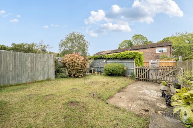 52, Martins Wood, Godalming photo 4
