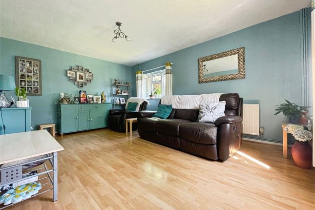 23, Mays Crescent, Cheltenham photo 3